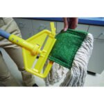 Rubbermaid Commercial Invader Fiberglass Side-Gate Wet-Mop Handle, 1" dia x 60", Gray/Yellow - Image 3